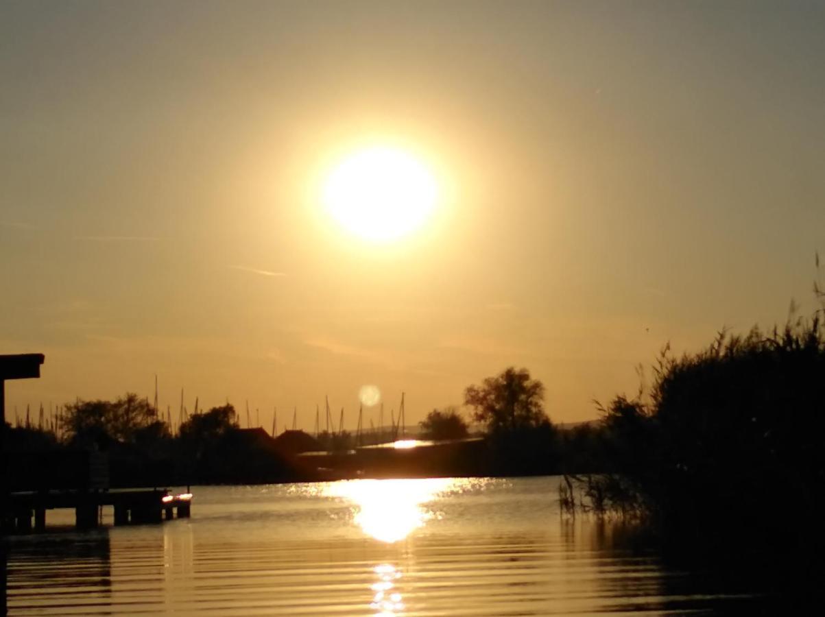 Pfahlbau Sunset II Toplage Inklusive Elektroboot Rust Extérieur photo