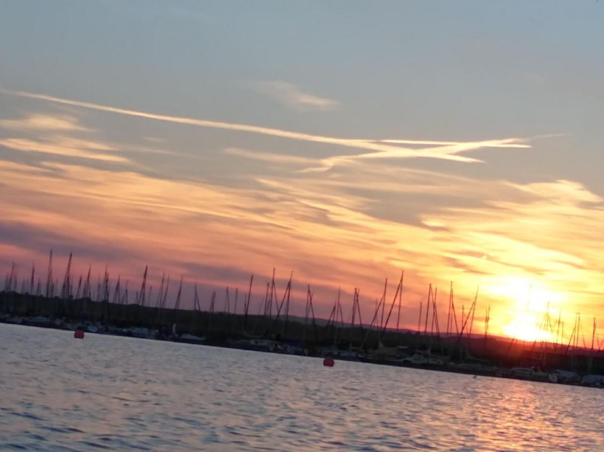 Pfahlbau Sunset II Toplage Inklusive Elektroboot Rust Extérieur photo
