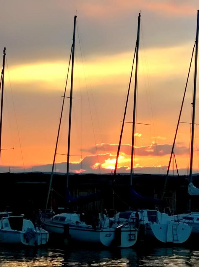 Pfahlbau Sunset II Toplage Inklusive Elektroboot Rust Extérieur photo